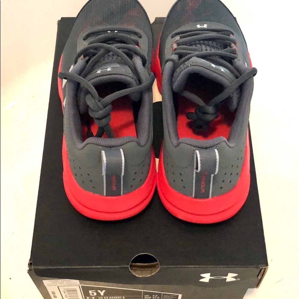 NWB/NWT!! Under Armour Charge Assert 8 Youth/male Shoe size 5 (women’s size 6.5) - Picture 3 of 6